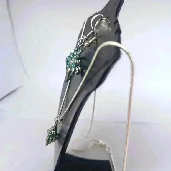 Blue Seashell Necklace and Earrings Set - Picture 4 of 5